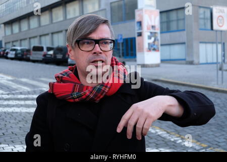 Prag, Tschechien. 30 Jan, 2019. Jaroslav Rudi ·, einer der bekanntesten tschechischen Schriftsteller, ein Spaziergang durch Prag. Die Tschechische Republik ist das Gastland der Buchmesse Leipzig 2019. Die Tschechen haben auf ihr Programm für zwei Jahre. Kleine Nachbar der Planung einen ziemlich großen Gig. (Dpa "Ahoj! - Buchmesse Gastland Tschechische Republik lenkt die Aufmerksamkeit auf sich selbst') Credit: Birgit Zimmermann/dpa-Zentralbild/dpa/Alamy leben Nachrichten Stockfoto