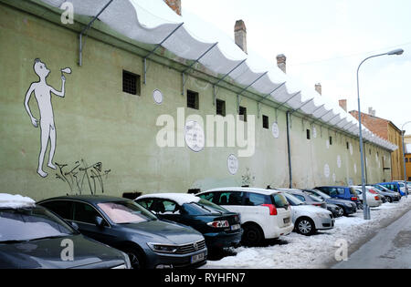 29 Januar 2019, Tschechien, Brünn: ein Graffiti der politischen Bewegung "Leben Brünn' auf der Fassade eines alten Gefängnis in Brünn fördert die Umgestaltung des Gebäudes in ein kulturelles Zentrum. In den Seifenblasen es sagt: "Wir arbeiten gemeinsam an einem solchen Projekt' und 'Sie teilnehmen können". Die Tschechische Republik ist das Gastland der Buchmesse Leipzig 2019. Die Tschechen haben auf ihr Programm für zwei Jahre. Kleine Nachbar der Planung einen ziemlich großen Gig. (Dpa "Ahoj! - Buchmesse Gastland Tschechische Republik lenkt die Aufmerksamkeit auf sich selbst') Foto: Birgit Zimmermann/dpa-Zentralbild/dpa Stockfoto