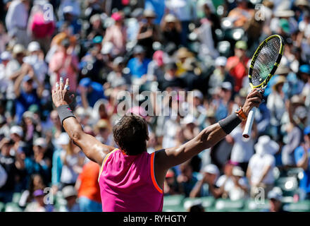 Indian Wells, USA. 13 Mär, 2019. Rafael Nadal von Spanien feiert nach den Herren singles vierte runde Spiel gegen Filip Krajinovic von Serbien bei der BNP Paribas Open in Indian Wells, Kalifornien, USA, 13. März 2019. Nadal gewann 2-0. Credit: Zhao Hanrong/Xinhua/Alamy leben Nachrichten Stockfoto