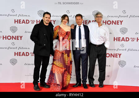 Matt Dillon, Emily Mortimer, Til Schweiger und Eric Roberts die Teilnahme an der "Kopf voll mit Honig "Europäische Premiere im Zoo Palast am 12. März 2019 in Berlin, Deutschland. Stockfoto