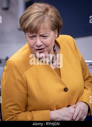 Berlin, Deutschland. 14 Mär, 2019. Bundeskanzlerin Angela Merkel (CDU) ist die Teilnahme an der Sitzung des Bundestages. Credit: Kay Nietfeld/dpa/Alamy leben Nachrichten Stockfoto