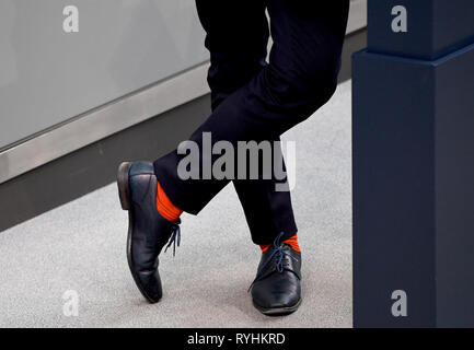 Berlin, Deutschland. 14 Mär, 2019. Falko Mohrs (SPD) ist das Tragen der roten Socken auf der 86. Sitzung des Bundestages. Quelle: Britta Pedersen/dpa-Zentralbild/dpa/Alamy leben Nachrichten Stockfoto
