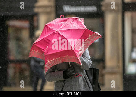 Preston, Lancashire. März 2019, 14th. Wetter in Großbritannien. Stürmische Winde und Regenschauer im Stadtzentrum. Windige und stürmische Duschen, die Duschen sind am schwersten und am häufigsten im Westen. Quelle: MWI/AlamyLiveNews. Stockfoto