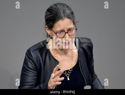 Berlin, Deutschland. 14 Mär, 2019. Nina Scheer (SPD) spricht auf der 86. Sitzung des Deutschen Bundestages zum Thema "Ausstieg aus der Atomkraft". Quelle: Britta Pedersen/dpa-Zentralbild/dpa/Alamy leben Nachrichten Stockfoto
