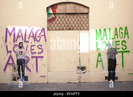 März 14, 2019 - Malaga, Malaga, Spanien - Wandbilder mit Graffiti der Spanische Schauspieler Dani Rovira und Spanischer Humorist' Chiquito de la Calzada' sind an der "oho" Stadtteil in der Innenstadt von Malaga gesehen.. Die Beteiligung von Urban Artist, TVBOY ist Teil der Aktivitäten der MAF (Málaga von Festival), Vorläufer der spanischen Malaga Filmfestival, das präsentiert die besten spanischen und lateinamerikanischen Kino durchgeführt. Die Wandbilder zeigen Prominente aus Malaga wie spanischen Schauspieler Antonio Banderas oder spanische Künstler Picasso. (Bild: © Jesus Merida/SOPA Bilder über ZUMA Draht) Stockfoto