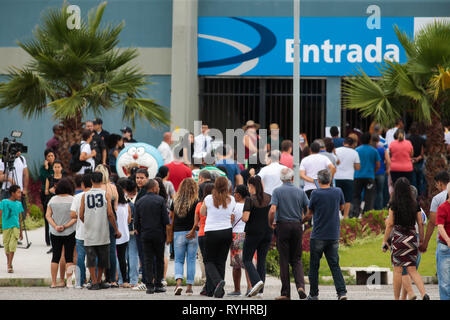 Sao Paulo, Brasilien. 14. Mär 2019. Bei Suzano Schule das Vitimas Velorio - Es geschieht am Max Feffer Arena in Suzano im Großraum Sao Paulo, der die Opfer der Raul Brasil staatliche Schule angriff, wo 2 Shooters ex Studenten der Schule Feuer tötet 5 Schüler und 2 Beamten eröffnet Angriff, so dass etwa 11 Verletzte, dann einer der Scharfschützen getötet und die gleichen Selbstmord begangen. Der Fluss wird voraussichtlich bis 16.00 Uhr fortzusetzen. Foto: Marcello Zambrana/AGIF AGIF/Alamy Credit: Live-Nachrichten Stockfoto