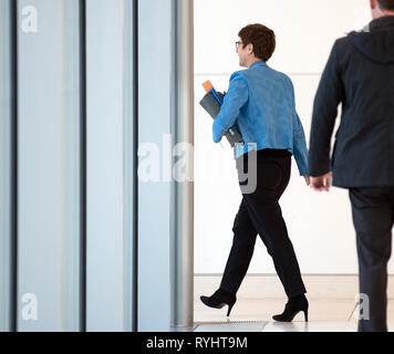 Berlin, Deutschland. 14 Mär, 2019. Annegret Kramp-Karrenbauer, CDU-Vorsitzende, kommt zu der Koalitionsausschuss von CDU/CSU und SPD. Credit: Soeren Stache/dpa/Alamy leben Nachrichten Stockfoto