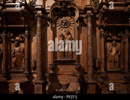 Lima, Peru - 23. April 2017: Hölzerne Statuen in Peru Kirche in alten Altar Stockfoto