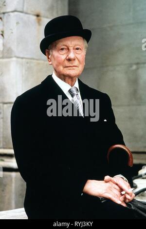 JOHN GIELGUD, Arthur, 1981 Stockfoto