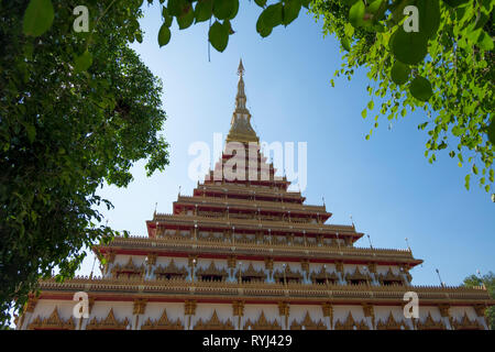 Ein Blick auf die große Pagode in Phra Mahathat Kaen Nakhon in Khon Kaen, Thailand Stockfoto