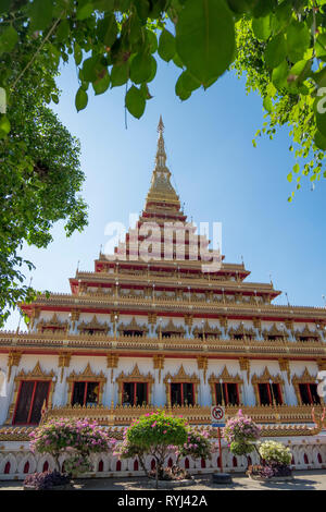 Ein Blick auf die große Pagode in Phra Mahathat Kaen Nakhon in Khon Kaen, Thailand Stockfoto