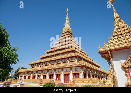 Ein Blick auf die große Pagode in Phra Mahathat Kaen Nakhon in Khon Kaen, Thailand Stockfoto