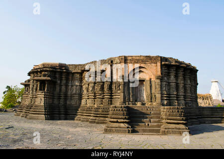 BULDHANA LONAR, Bezirk, MAHARASHTRA, Indien, November 2018, Anhänger an daitya Sudan Tempel, Ansicht von der linken Seite. Stockfoto