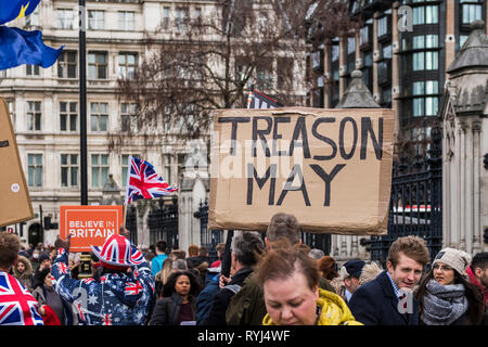 Menschen protestieren über Brexit außerhalb des Parlaments, Palast von Westminster, London, England, Großbritannien Stockfoto