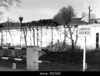 Grenzen, Innerdeutsche Grenze, Barriere in Moedlareuth, 13. / 14.11.1989, Additional-Rights - Clearance-Info - Not-Available Stockfoto
