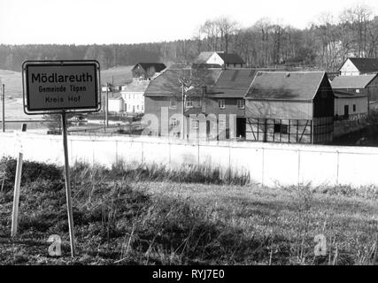 Grenzen, Innerdeutsche Grenze, Barriere in Moedlareuth, 13. / 14.11.1989, Additional-Rights - Clearance-Info - Not-Available Stockfoto
