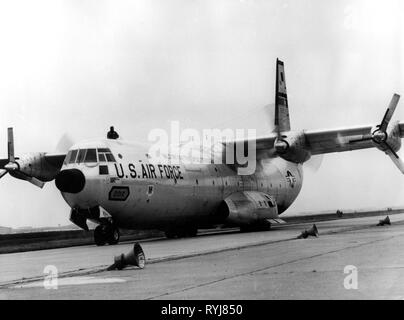 Verkehr/Transport, Luftfahrt, Militär, Flugzeug, Transportflugzeuge Lockheed C-130 Hercules der amerikanischen Luftwaffe, Bruxelles, 1964, Additional-Rights - Clearance-Info - Not-Available Stockfoto