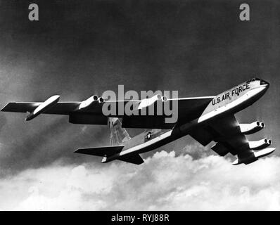 Flugzeug, Militär, USA, Luftwaffe, Strategic Air Command, die nukleare Bomber Boeing B-52 tratofortress' in der Luft, 1950er Jahre, Additional-Rights - Clearance-Info - Not-Available Stockfoto