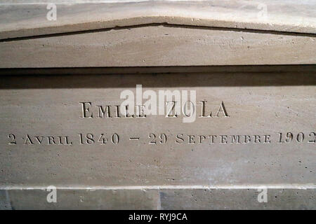 Das Pantheon ist die Begräbnisstätte für viele berühmte Franzosen. Die Krypta. Emile Zola. Paris. Frankreich. Stockfoto