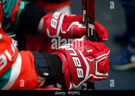 Eishockeymatch. Hockey Team. Handschuhe. Saint-Gervais. Frankreich. Stockfoto