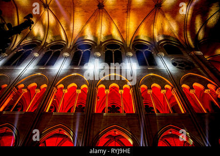 Ton- und Lichtshow in der Kathedrale Notre Dame, Paris, Frankreich. Stockfoto