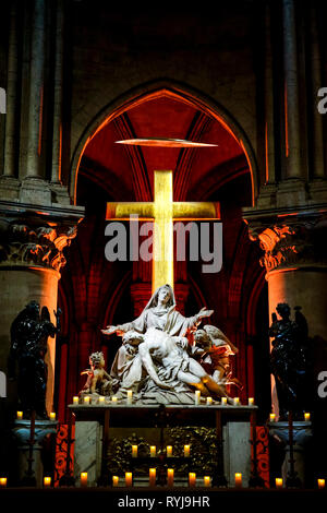 Ton- und Lichtshow in der Kathedrale Notre Dame, Paris, Frankreich. Stockfoto