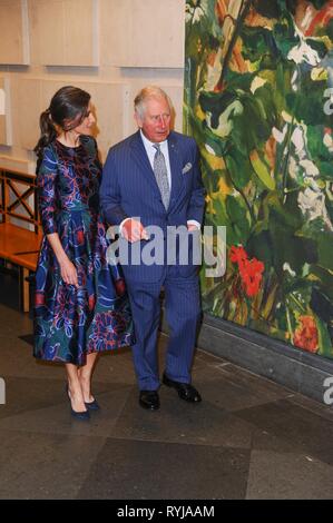 Ihre Majestät Königin Letizia von Spanien und Prinz Charles sind während der Eröffnung der Sorolla gesehen: Spanischer Meister des Lichts in der National Gallery in London. Stockfoto