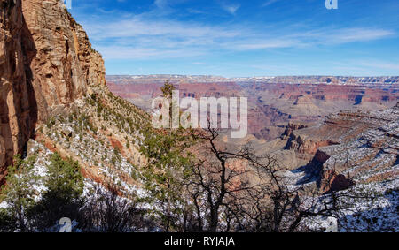 Ein Panoramablick von der Bright Angel Trail, mit Bright Angel Canyon über den Colorado River im Norden. Stockfoto