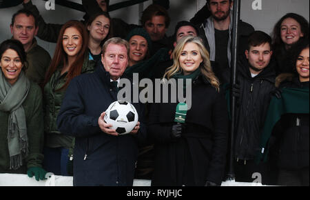 Harry Redknapp und Hayley McQueen haben teamed oben mit Richmond favoriten Fans der Nation zu feiern. Kopf zum Richmond Facebook oder Instagram Seite für die Chance, ihre örtlichen Fußballverein ein Match Tag zu erinnern. Richmond, Lieblings Wurst der Nation, feiert die Fans der Lieblingssport der Nation. Zu gewinnen ein Gleiches - Tag Erfahrung zu erinnern, Leiter zum Richmond Facebook oder Instagram Seite und nominieren Sie Ihre lokalen Verein. Mit: Harry Redknapp, Hayley McQueen Wo: London, Vereinigtes Königreich, wenn: 29 Jan 2019 Credit: Joe Pepler/PinPep/WENN.com Stockfoto