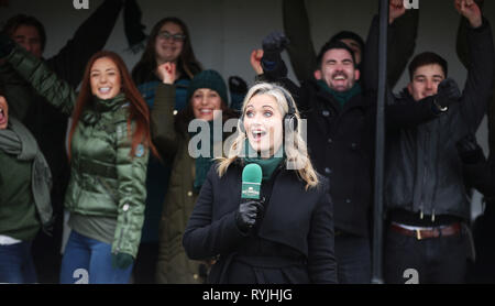 Harry Redknapp und Hayley McQueen haben teamed oben mit Richmond favoriten Fans der Nation zu feiern. Kopf zum Richmond Facebook oder Instagram Seite für die Chance, ihre örtlichen Fußballverein ein Match Tag zu erinnern. Richmond, Lieblings Wurst der Nation, feiert die Fans der Lieblingssport der Nation. Zu gewinnen ein Gleiches - Tag Erfahrung zu erinnern, Leiter zum Richmond Facebook oder Instagram Seite und nominieren Sie Ihre lokalen Verein. Mit: Hayley McQueen Wo: London, Vereinigtes Königreich, wenn: 29 Jan 2019 Credit: Joe Pepler/PinPep/WENN.com Stockfoto