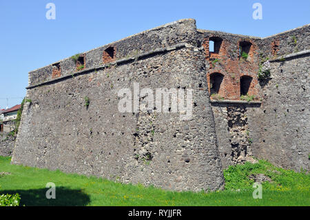 Alte ungarische Schloss (drugeth's Castle) in Ushgorod in der Ukraine. Zwischen dem 13. und 18. Jahrhundert gebaut. Az ungvari var oder Drugeth - Var. Stockfoto