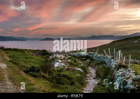 Dursey Island, Cork, Irland. 18 Juni, 2016 ein Blick auf das Festland und der Halbinsel Beara von dursey Island, Co Cork, Irland. Stockfoto