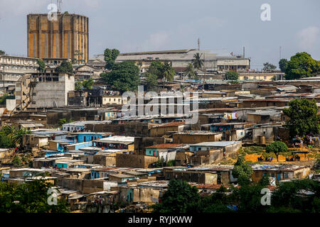 Slums in Abidjan, Elfenbeinküste. Stockfoto