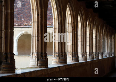 Das königliche Kloster von Brou. Der Kreuzgang (Gotik). Bourg-en-Bresse. Frankreich. Stockfoto