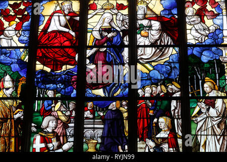 Das königliche Kloster von Brou. Fenster der Annahme. Krönung der Jungfrau Maria. Bourg-en-Bresse. Frankreich. Stockfoto