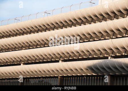 Um die UK-Preston Bus Station in der niedrigen Winter Sonnenschein. Stockfoto