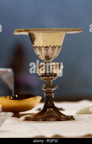 Römisch-katholische Messe. Eucharistie: Tabelle von Wort und Sakrament. Frankreich. Stockfoto