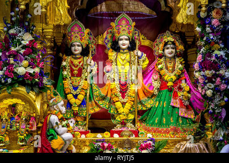 Murthis (Statuen der Götter), im Tempel des Bhaktivedanta Manor während Janmashtami hinduistische Fest, Watford, Großbritannien Stockfoto