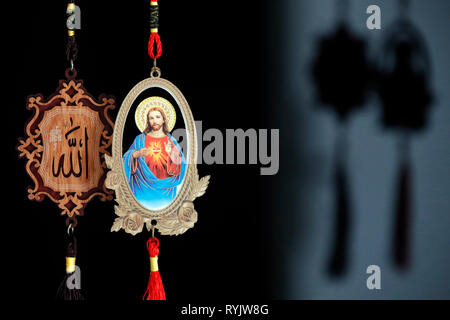 Allah Monogramm und Jesus heiligen Herzen. Interreligiöse Symbole. Stockfoto