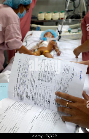 Tam Duc Kardiologie Krankenhaus. Kinderstation. Intensivstation. Ho Chi Minh City. Vietnam. Stockfoto