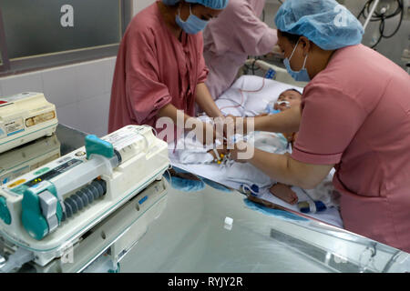 Tam Duc Kardiologie Krankenhaus. Kinderstation. Intensivstation. Ho Chi Minh City. Vietnam. Stockfoto