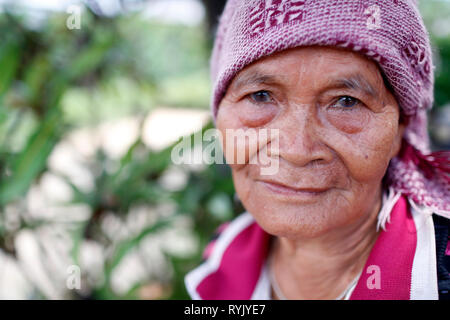 Senior ethnische Minderheit Frau. Porträt. Dalat. Vietnam. Stockfoto