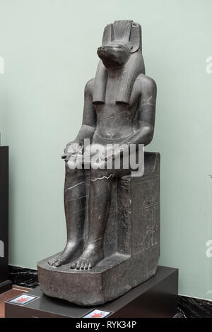 Kopenhagen. Dänemark. Statue der Ägyptischen Schakal - vorangegangen Gott Anubis, 1403-1365 BC. Ny Carlsberg Glyptotek. Regierungszeit von Amenophis III (Amenhotep III.), Stockfoto