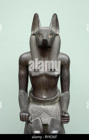 Kopenhagen. Dänemark. Statue der Ägyptischen Schakal - vorangegangen Gott Anubis, 664-525 BC (Wahrscheinlich 26. Dynastie). Ny Carlsberg Glyptotek. Findspot unbekannt. Stockfoto