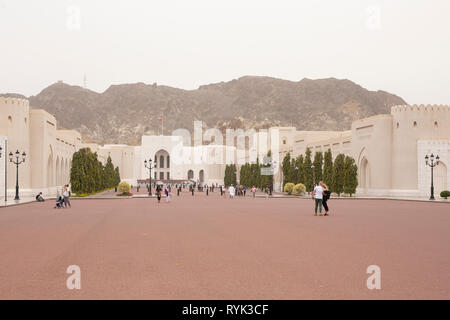 Palast von Sultan Qaboos, Blick auf das Nationalmuseum, Qasr al-Alam, Muscat, Oman,, Stockfoto