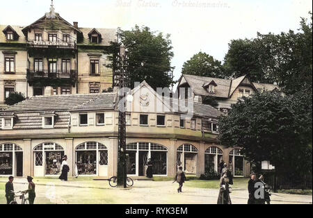 Kolonnaden in Deutschland, Straßen in Bad Elster, Geschäfte in Sachsen, Leute mit Fahrrädern, 1914, Vogtlandkreis, Bad Elster, Ortskolonnaden Stockfoto