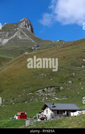 Die französischen Alpen. Handwerkliche Beaufort Käse Fabrik auf Almen. Peisey Nancroix. Frankreich. Stockfoto