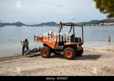 Löschen der Sandstrand in der Nähe des Pine Walk in Port de Pollenca, Mallorca, Spanien. Stockfoto