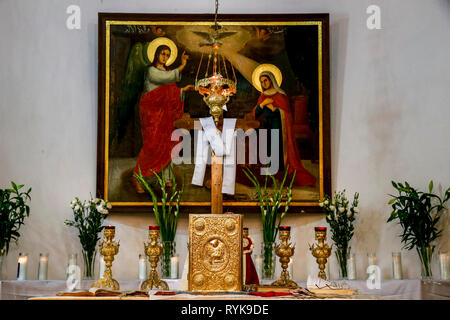 Altar und Verkündigung Gemälde im Nazareth Melkitischen (griechisch-katholischen) Kirche, Galiläa, Israel. Stockfoto