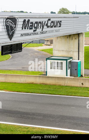 Leere Spur der Rennstrecke von Nevers Magny-Cours. Stockfoto